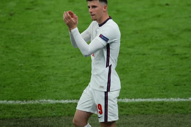Portsmouth hero and England footballer, Mason Mount, recorded a message to Sophie Fairall, 10, as she battled terminal cancer. Pictured: Mason giving a round of applause during a game. Photo: David Klein / Sportimage
