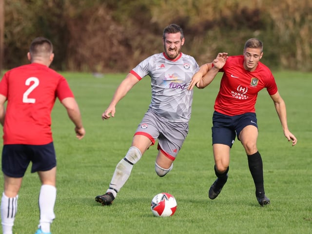 Seagull (red) v Gosham. Picture by Kevin Shipp