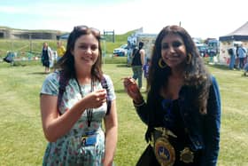 Reporter Fiona Callingham with the UK Chilli Queen Shahina Waseem at the Portsmouth Chilli and Gin Festival in Fort Purbrook on May 22, 2022