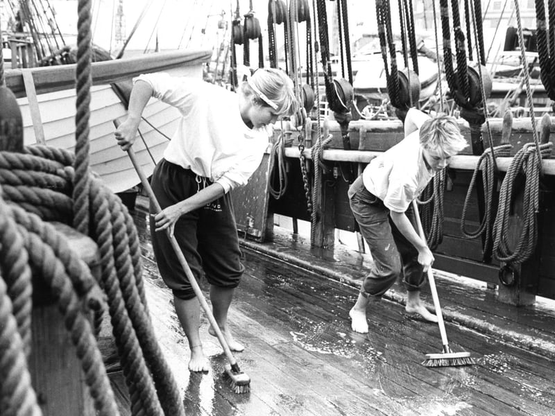Kaskalot crew members Andy Oliver, from California, and Carol Eltringham, from Gloucester, put their backs into a task that is child's play compared to the fate which befell the unfortunate convicts on the First Fleet, 1987. The News PP5481
