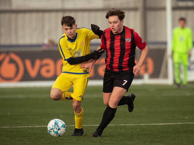 Action from the U16 GEC Marconi Invitation Cup final between Horndean Hawks Condors (red/black) and Pickwick Youth Panthers (yellow). Picture: Keith Woodland (260221-738)