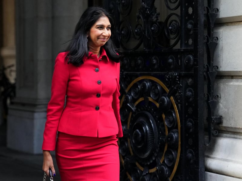 The Fareham MP has declared around £17,090 worth of payments and gifts.
Top sources of £ for MP:
£10k donations from First Corporate Consultants
£3,000 donations from Darren Ridge
£2,000 donations from Ethan R Wilkinson
£900 gifts from The Football Association Premier League
£800 gifts from Asian Achievers Awards
£300 gifts from PG Paper Company