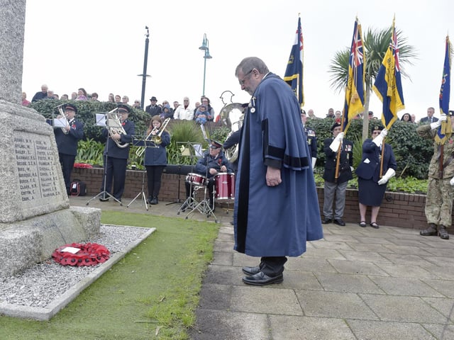 Cllr Graham Burgess at the Remembrance service in the memorial gardens in Marine Parade East, Lee-on-the-Solent (131122-6242)