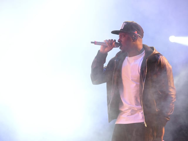 Dizzee Rascal on the main stage (142476-332)