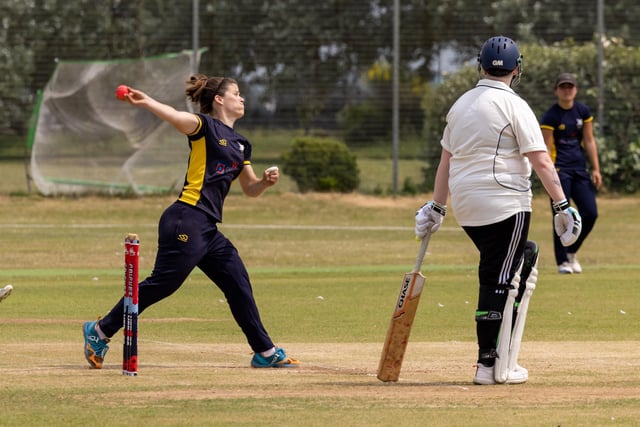 Lauren Urch bowling for Portsmouth. Picture: Mike Cooter