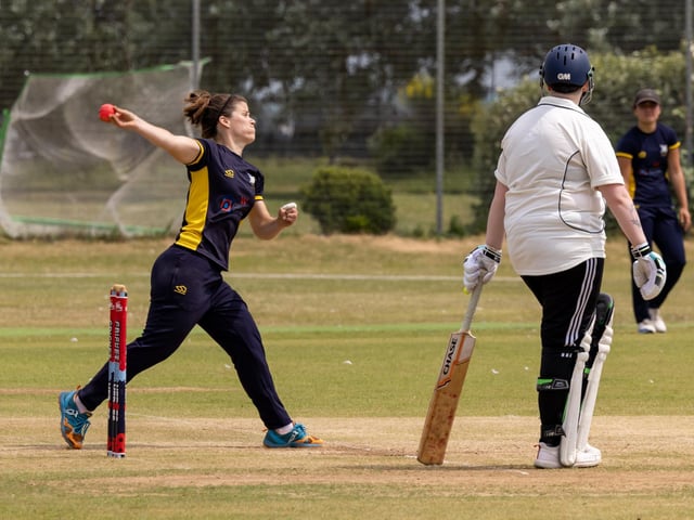 Lauren Urch bowling for Portsmouth. Picture: Mike Cooter