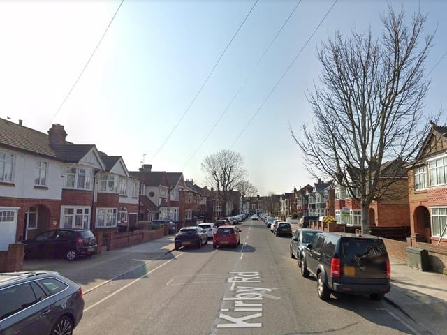 Households in the neighbourhood of North End East have an average combined income of £41,500