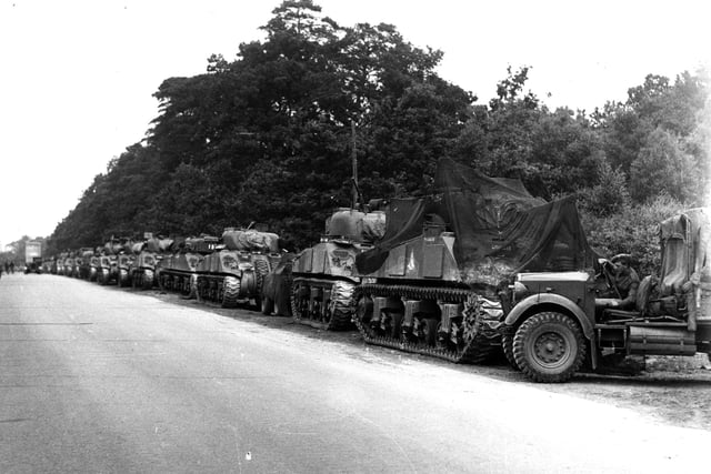 Tanks for D-Day on the verge of the London Road Horndean WW2
Preparations for embarkation - tank convoy at Horndean
(c) The News, War Series 2888