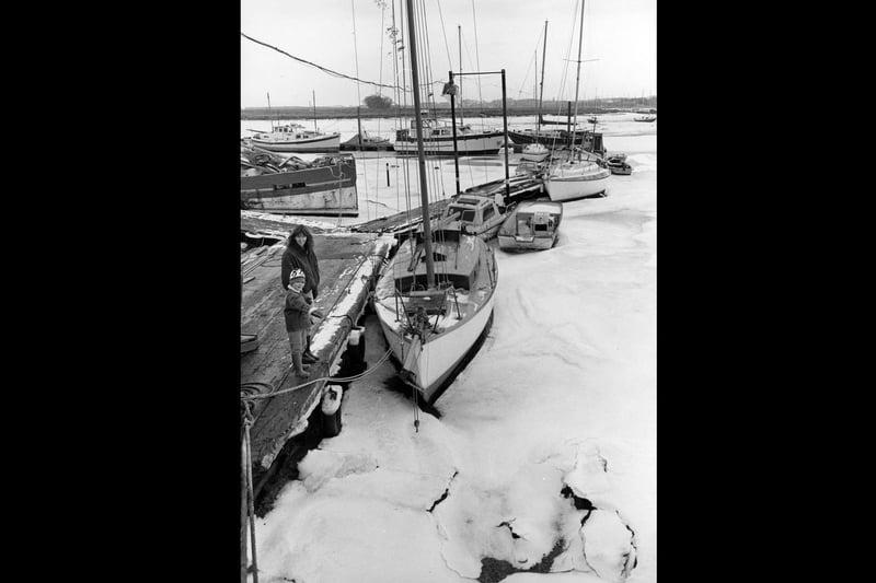 Fareham Creek has frozen over leaving boats trapped in the Upper Quay in 1991. The News PP4538