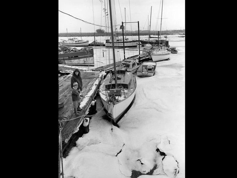 Fareham Creek has frozen over leaving boats trapped in the Upper Quay in 1991. The News PP4538