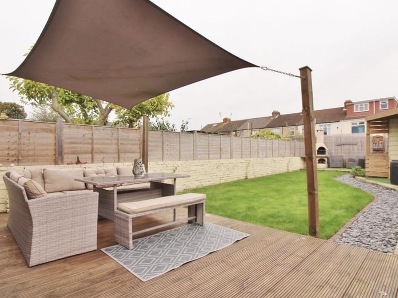 The listing says: "Accommodation on offer comprises a living room, a 20ft x 17ft fitted kitchen/dining room complete with granite worktops and integral appliances, a downstairs W.C and a utility room."