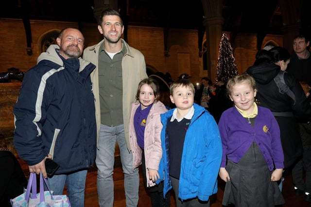 From left, Michael Leslie, Portsmouth FC manager John Mousinho, Mr Leslie's children Bella, 7, and Jacob, 6, with family friend Ellie, 7. The News Carol Service, St Mary's Church, Fratton, Portsmouth
Picture: Chris Moorhouse (jpns 081223-81)