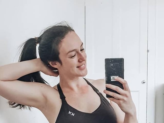 As a personal trainer and pre and post-natal coach, Lauren shares wholesome snapshots of family life with her 18K Instagram followers.