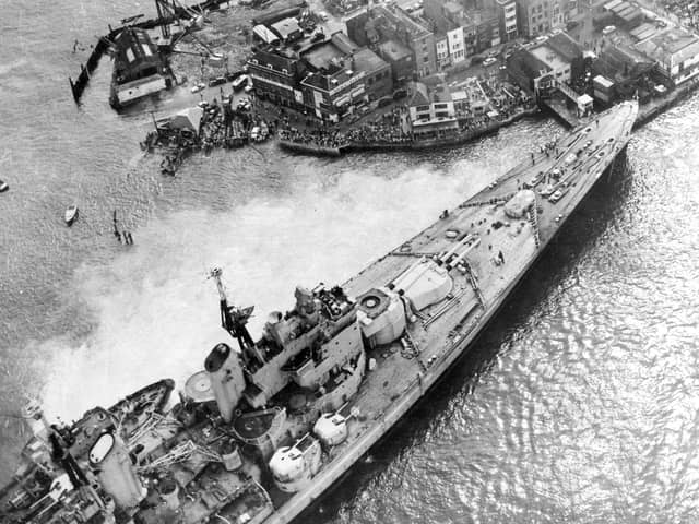 Horrified spectators flock to see the HMS Vanguard aground in Portsmouth Harbour, 1960. The News PP5336