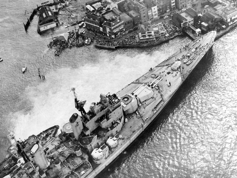 Horrified spectators flock to see the HMS Vanguard aground in Portsmouth Harbour, 1960. The News PP5336
