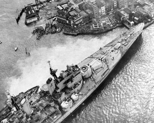 Horrified spectators flock to see the HMS Vanguard aground in Portsmouth Harbour, 1960. The News PP5336