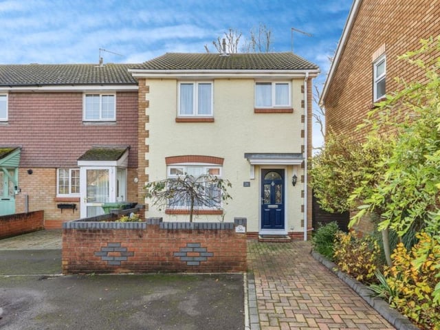 This three bedroom house comes with one bathroom and two reception rooms and a small patio garden. This home is being sold with Mann Estate Agents in Portsmouth and it is up for £325,000. The listing says: "Located in a popular location in Hilsea is this extended three bedroom end of terraced house. Easy access to both the motorways and the train station in Hilsea."