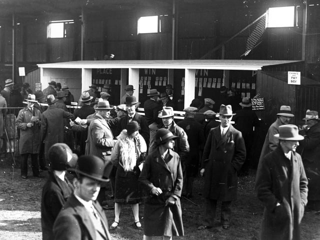 Wymering racecourse was packed in the 1930's. The News PP4215