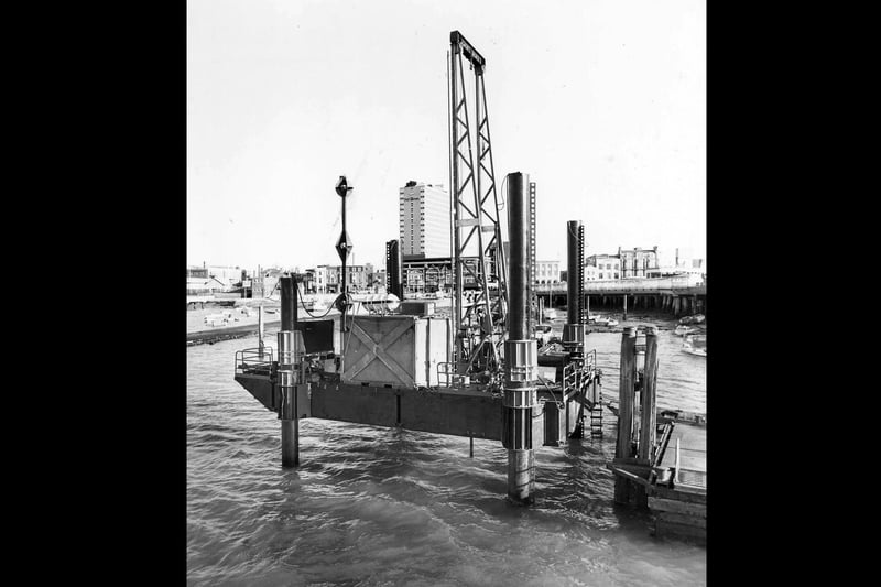Portsmouth harbour drilling rig December 1986. Picture: The News Portsmouth