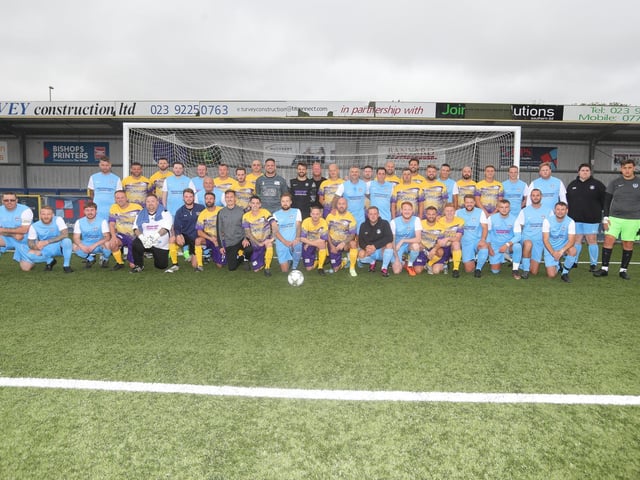 The players from both teams pose together.