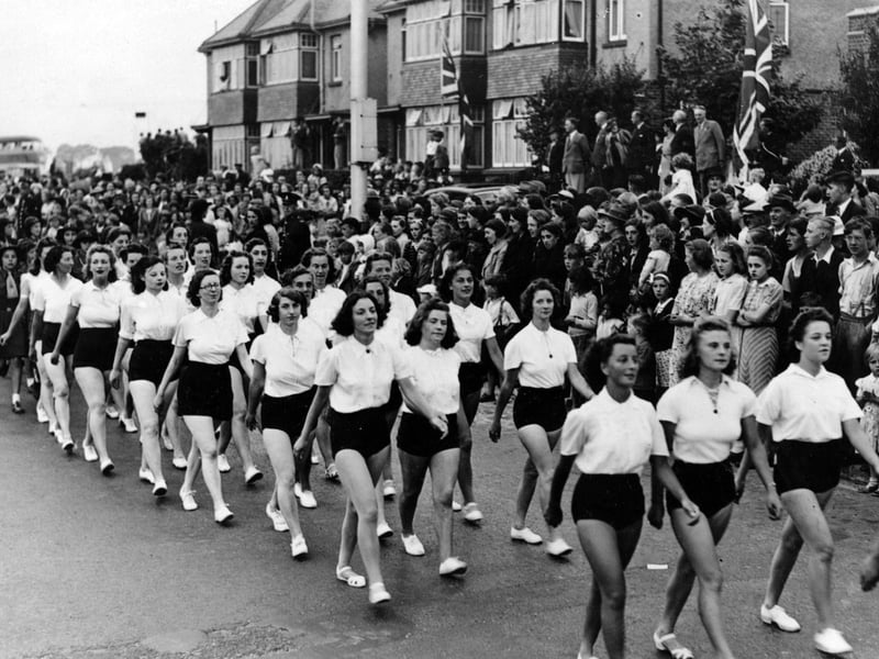 Do Your Bit week girlsGirls parade along Chestnut Avenue, Milton in the Do Your Bit week 1941.