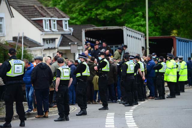 Crowds of travellers defied police today by turning up for an historic horse fair which had been cancelled. Picture: Roger Arbon/Solent News & Photo Agency - UK +44 (0) 2380 458800