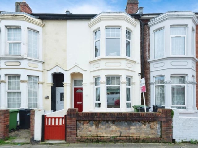 This is a brilliantly modern house which comes with three bedrooms, two bathrooms and two reception rooms. This home is on the market for £270,000 and it is being sold with Mann Estate Agents in Portsmouth.
