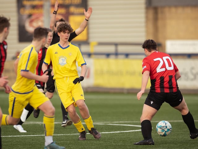 Action from the U16 GEC Marconi Invitation Cup final between Horndean Hawks Condors (red/black) and Pickwick Youth Panthers (yellow). Picture: Keith Woodland (260221-921)