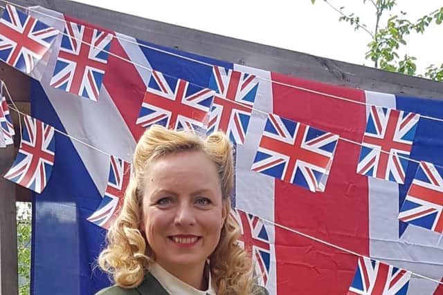 Vintage singer, Miranda Williamson, helped care home residents reminisce about VE Day with her performance of wartime classic songs.