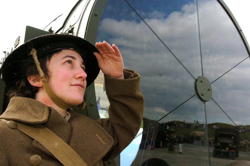 2006. The World at War held at the Royal Armouries Fort Nelson searchlight operator Kit Bloom (31) from The Garrison in Barnet North London, with a near unique condition  WW11 1939 Mk 1 150cm searchlight. Picturre: Malcolm Wells 061691-174