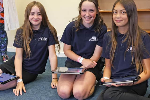 Secondary school pupils complete STEM based activities with RN Air Engineers at SULSTEMIC