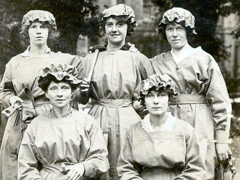 Munitions workers at HMS Vernon in Portsmouth with Ethel Briscoe in the middle of the back row.
