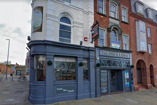 The Ship & Castle, on The Hard, has a rating of 4.3 out of five from 1,004 reviews on Google.
