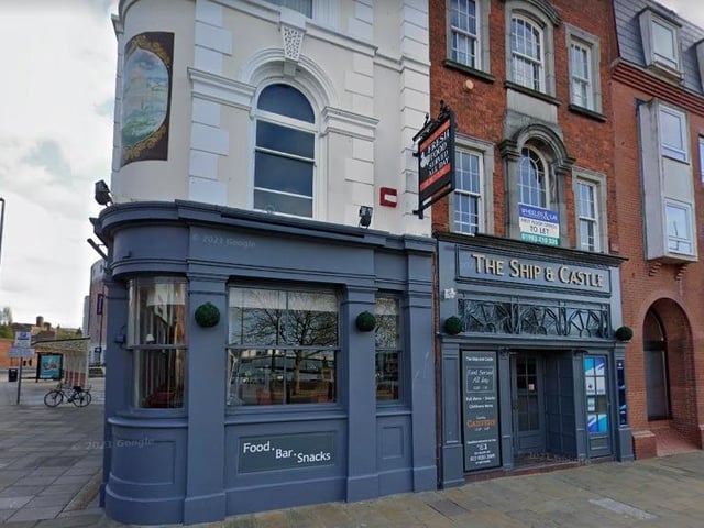 The Ship & Castle, on The Hard, has a rating of 4.3 out of five from 1,004 reviews on Google.