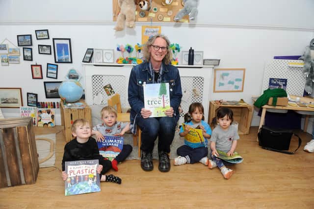 Author and illustrator Neal Layton with (l-r) Carson France (3), William Taylor (3), Jasmai Hodnett (3) and her sister Marlie Hodnett (2). Picture: Sarah Standing (220422-2070)