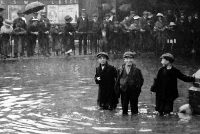 Flooding outside the goods sheds in Commercial Road. The boy’s face in the centre says it all. Flooding in Commercial Road taken from inside the gates of the railway goods shed.