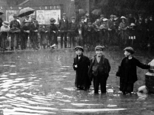 Flooding outside the goods sheds in Commercial Road. The boy’s face in the centre says it all. Flooding in Commercial Road taken from inside the gates of the railway goods shed.