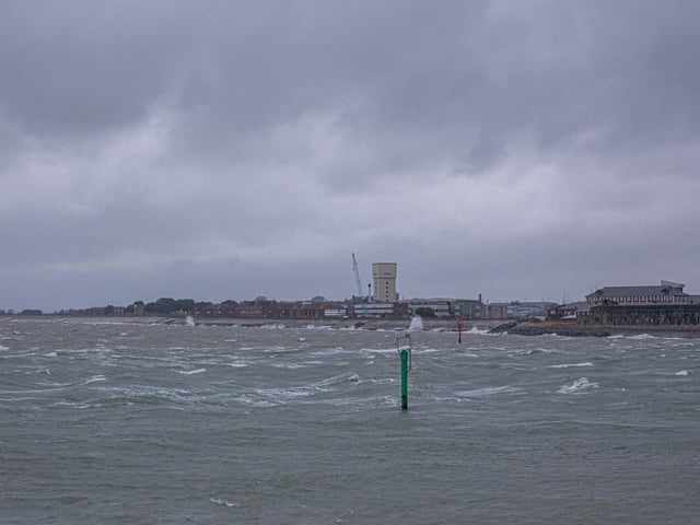 Strong winds in Portsmouth on Wednesday 27 December 2023

Pictured: View from Old Portsmouth 

Picture: Habibur Rahman