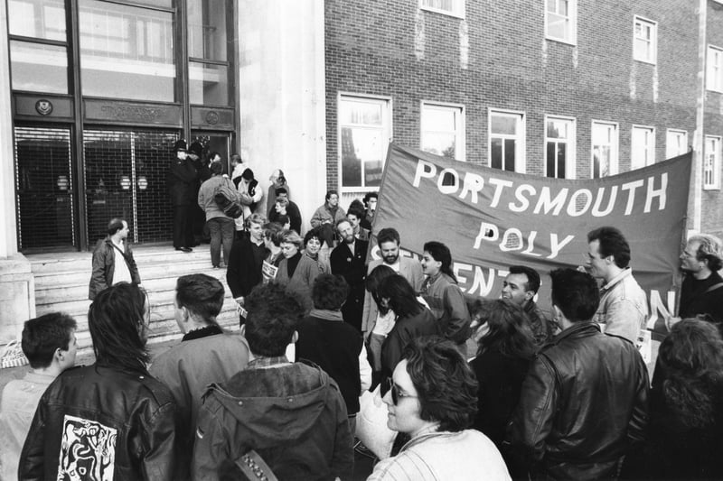 Poll tax demonstration from Portsmouth Polytechnic outside the city magistrates' court in October 1990. The News PP1082