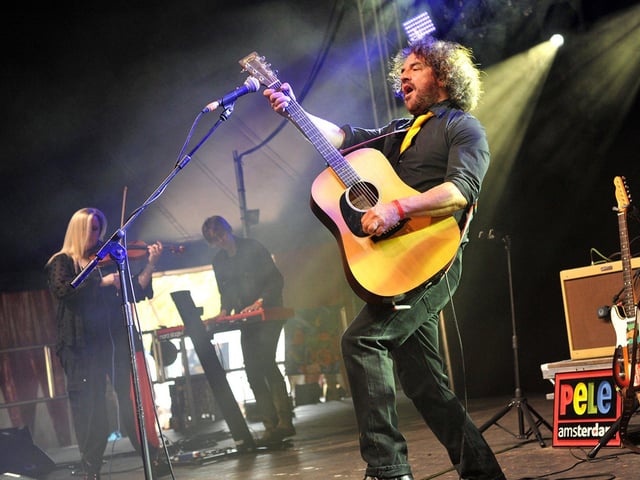 Wickham Festival 2023 in Blind Lane, Wickham. Day 2 of the festival took place on Friday, August 4. 
Pictured is: Ian Prowse.

Picture: Paul Windsor