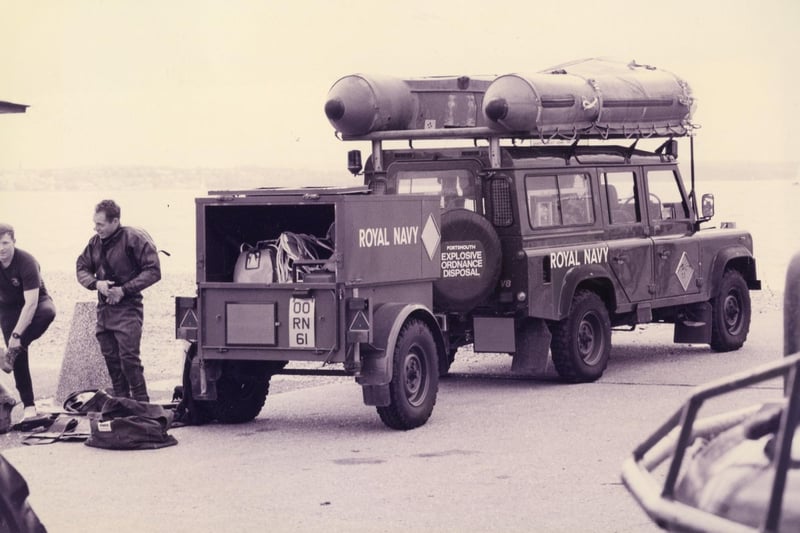 Royal Navy bomb disposal experts from the Portsmouth Ordnance Disposal diving team, at Stokes Bay, Gosport, reparing to deal with a torpedo found in the Solent, 1993. The News PP5543