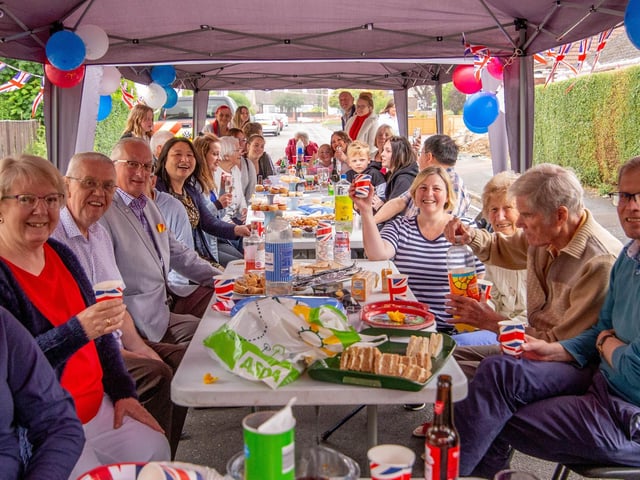 Platinum Jubilee parties across Portsmouth on Sunday 5th June 2022
Pictured: Celebrations at Boundary Way, Havant
Picture: Habibur Rahman