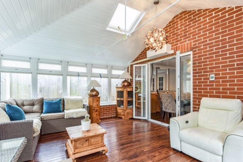 This home has no forward chain and is perfect for an investor or a big family.