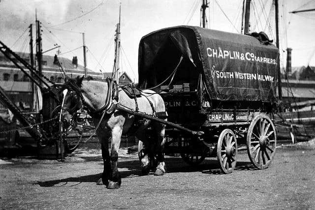 A horse and cart belonging to Chaplin & Co Carriers of the South Western Railway (Photo by Hulton Archive/Getty Images)