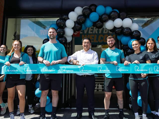 Alan Mak MP opening new branch of PureGym in Havant