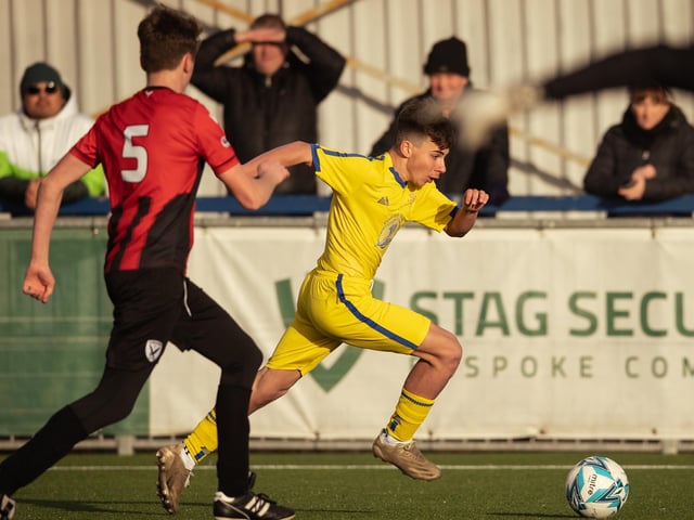 Action from the U16 GEC Marconi Invitation Cup final between Horndean Hawks Condors (red/black) and Pickwick Youth Panthers (yellow). Picture: Keith Woodland (260221-731)