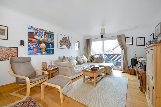 8 Carne Place, Port Solent, Portsmouth, Hampshire
Guide Price ~ £500,000 ~ Freehold