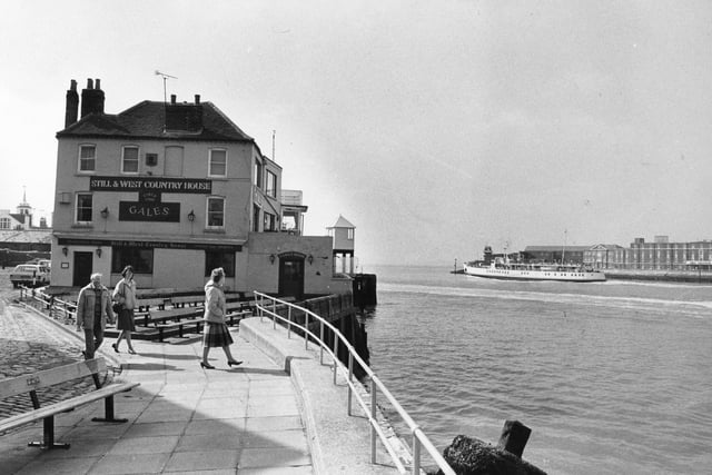 Portsmouth Harbour from Old Portsmouth, 1985. The News PP4861