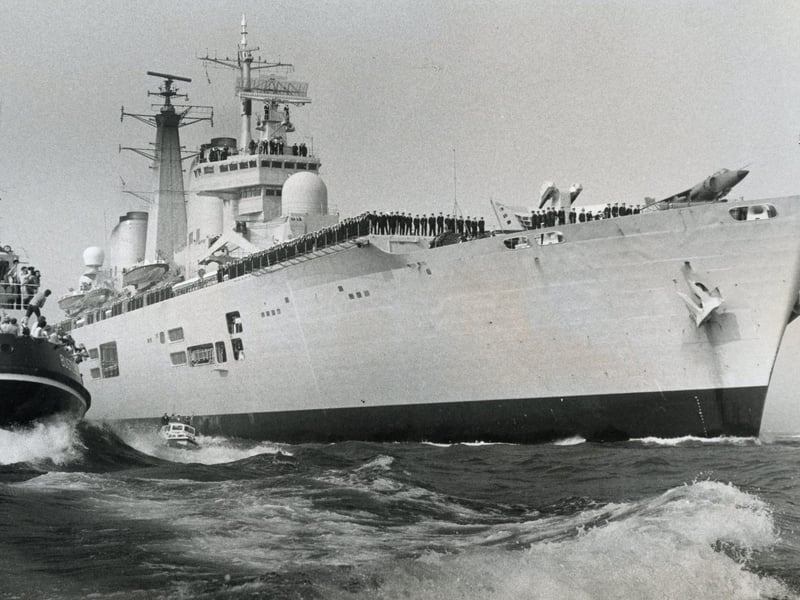 September 1982, HMS Invincible returns from the Falkland Island. The News PP4867