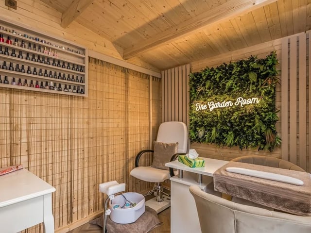 This home also has a putting green, beauty cabin, pub and a veranda.